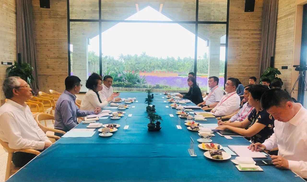 金年会金字招牌在博鳌  海南省副省长倪强会见金年会金字招牌副总裁翟京丽一行